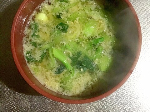 切り昆布とかき菜の味噌汁。